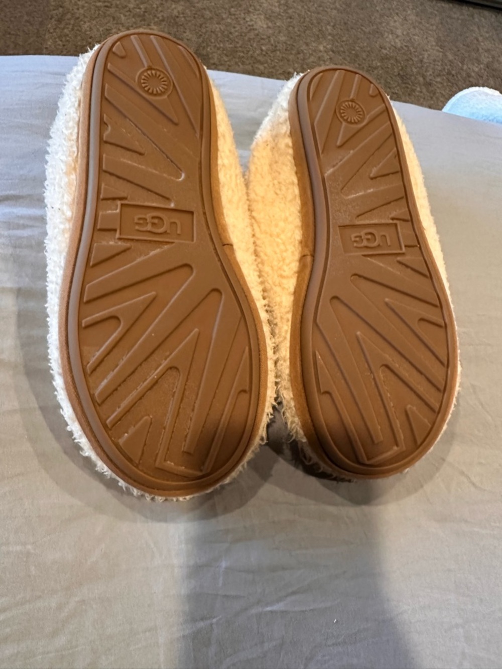UGG Womens Plushy Slipper Natural/Chestnut Adjustable Cord Logo Womens Size 7 - Picture 11 of 11